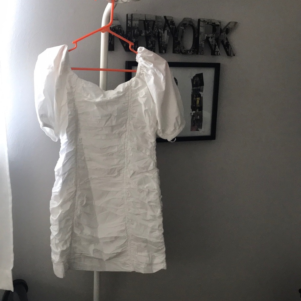 Puffy sleeve dress